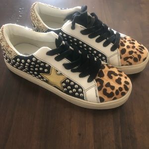 Steve Madden Phillip S Black Stud Sneaker 6M